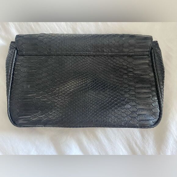Black snake embossed purse. - Picture 3 of 4